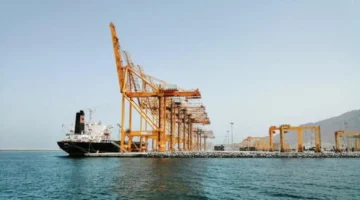 موانئ الساحل الشرقي تمثل رئة الإمارات التجارية خارج هرمز